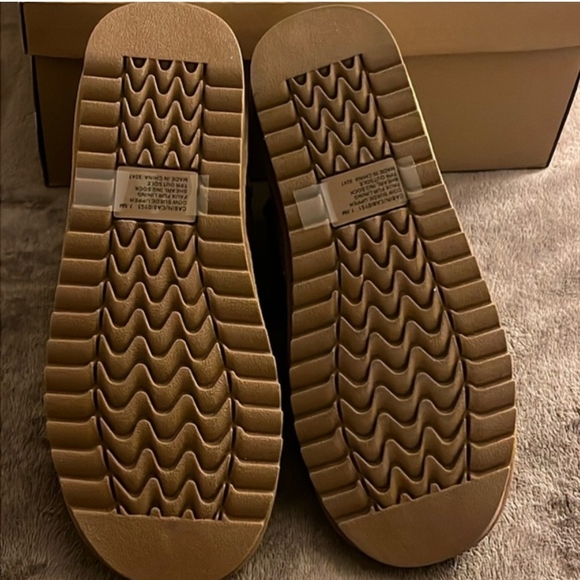 🤎 Steve Madden Faux Fur Lined Suede Booties - Picture 3 of 12